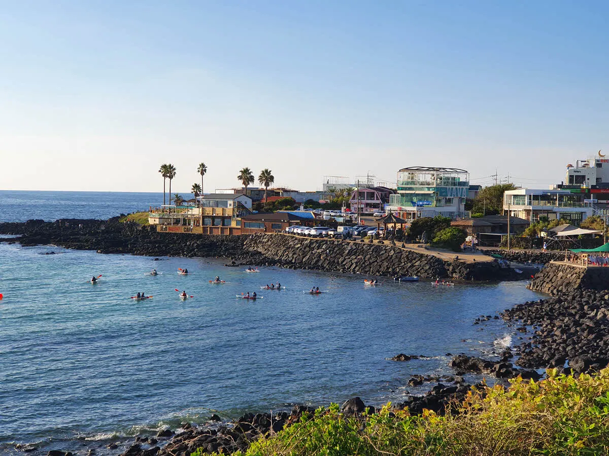 한담해안산책로 카페거리 - 카페 봄날