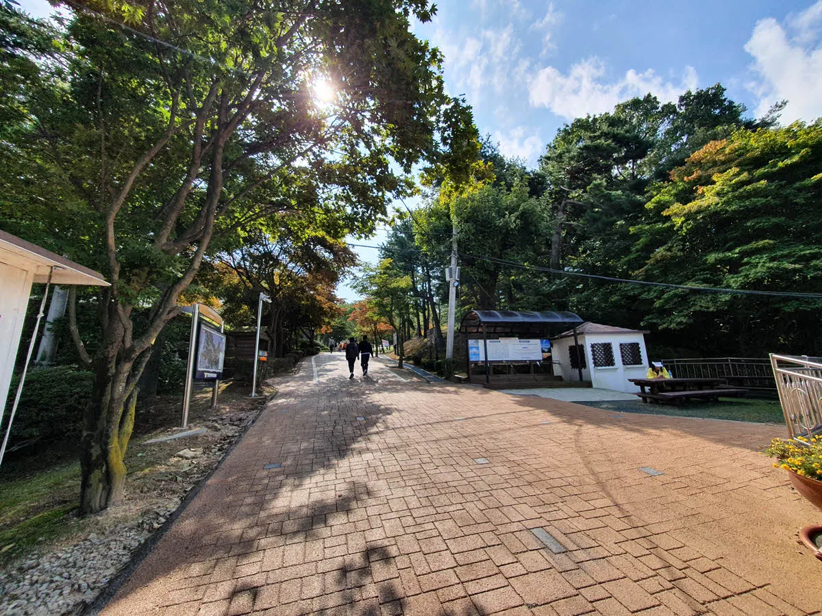 마니산 등산로 입구