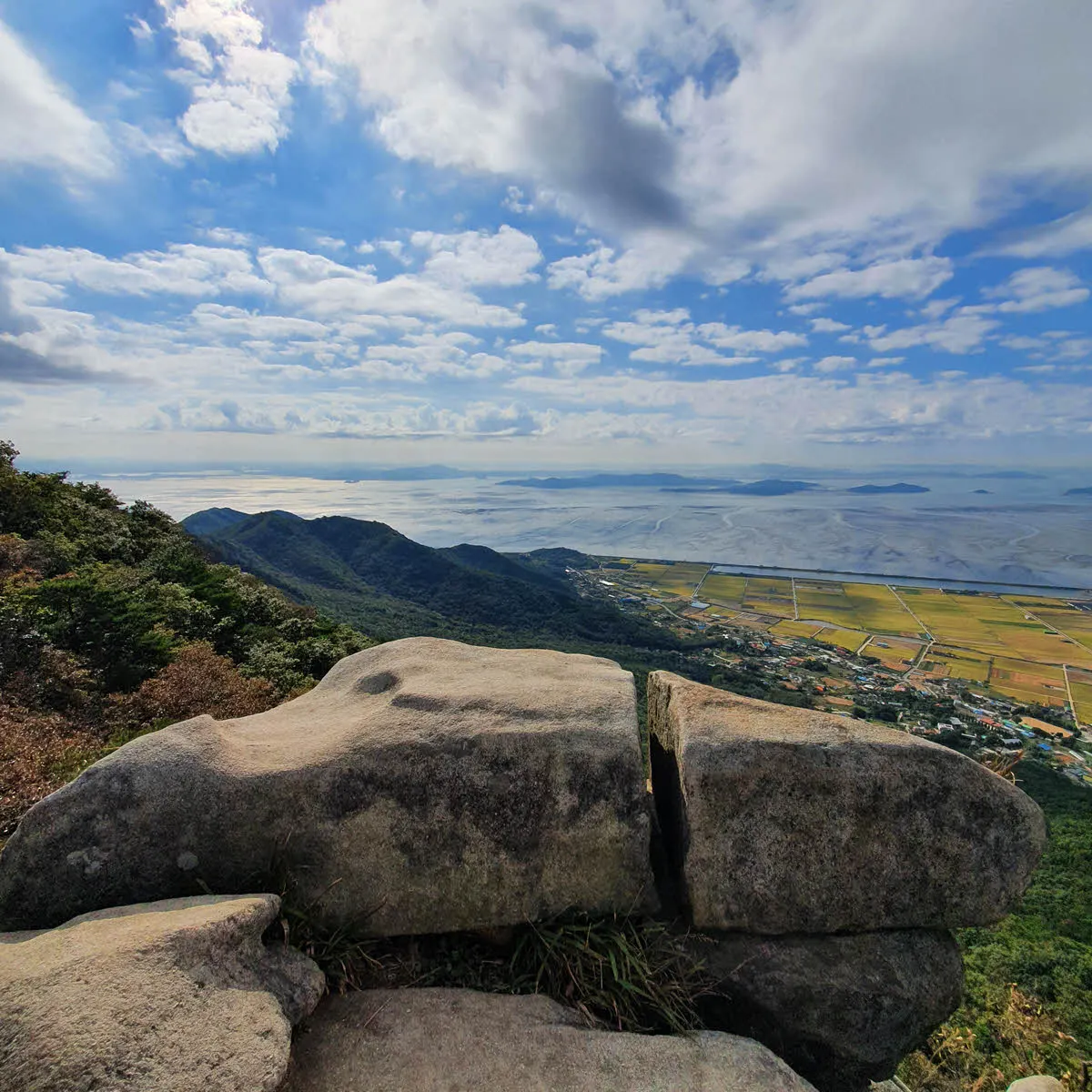 신기한 바위, 누가 이 바위를 베었는가?