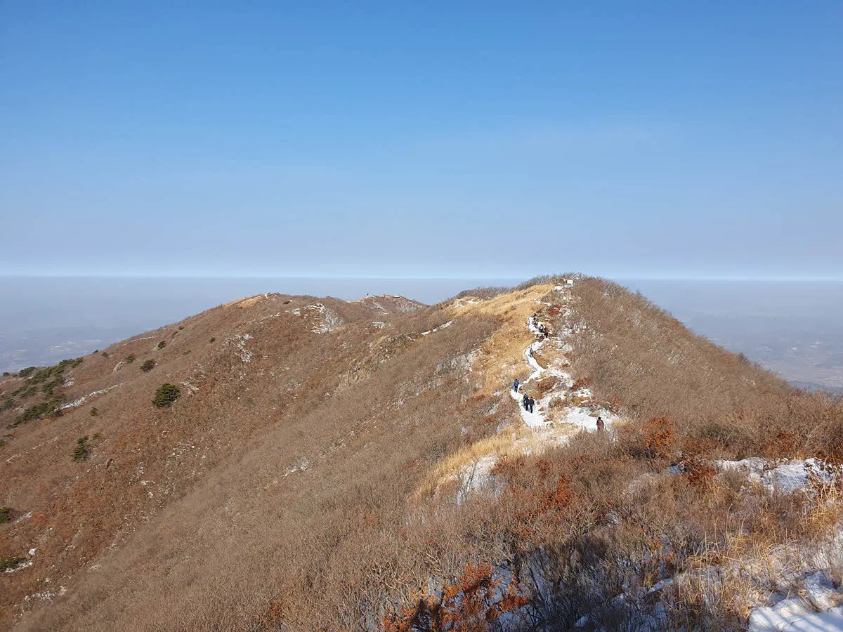 오서산 정상에서 북쪽으로 보이는 풍경