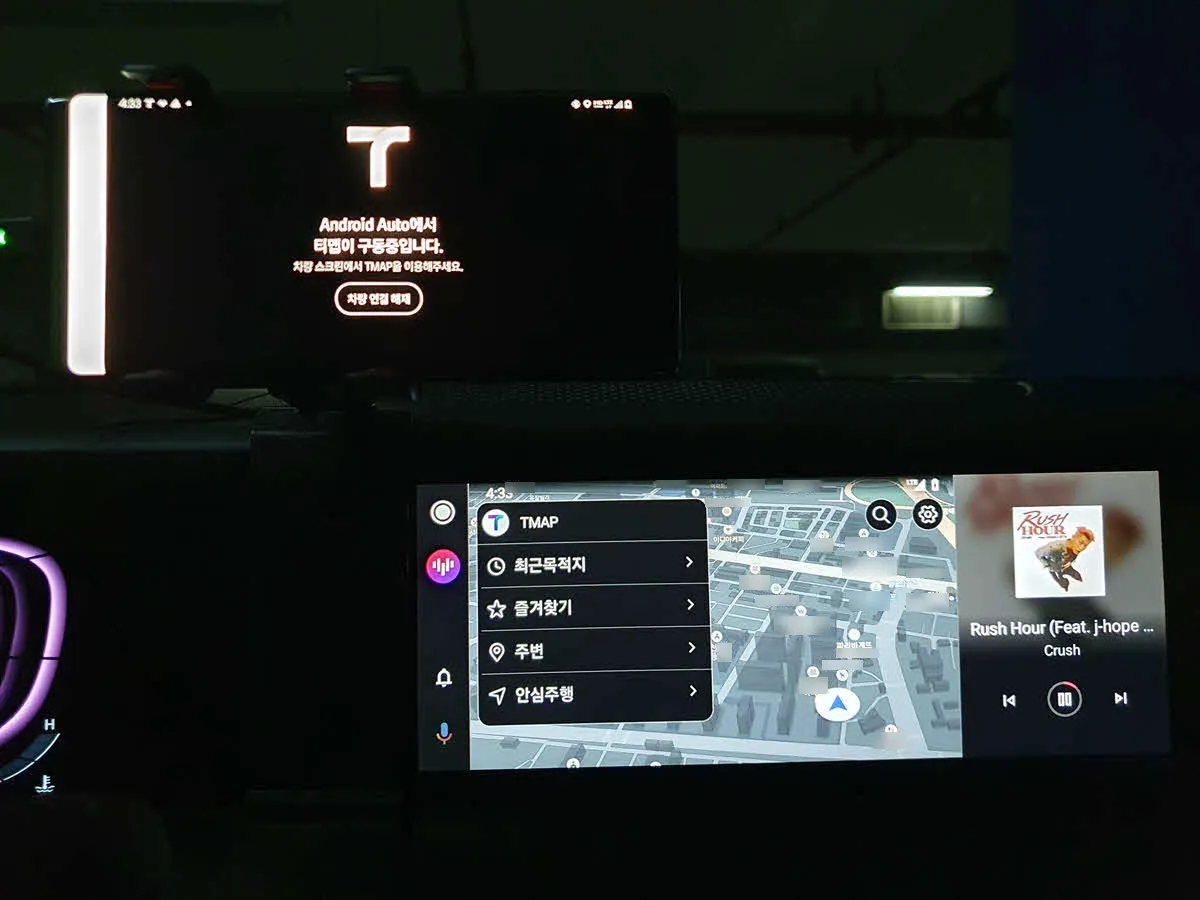안드로이드 오토를 사용해 TMAP을 차량 내비게이션 화면에서 실행시킨 모습