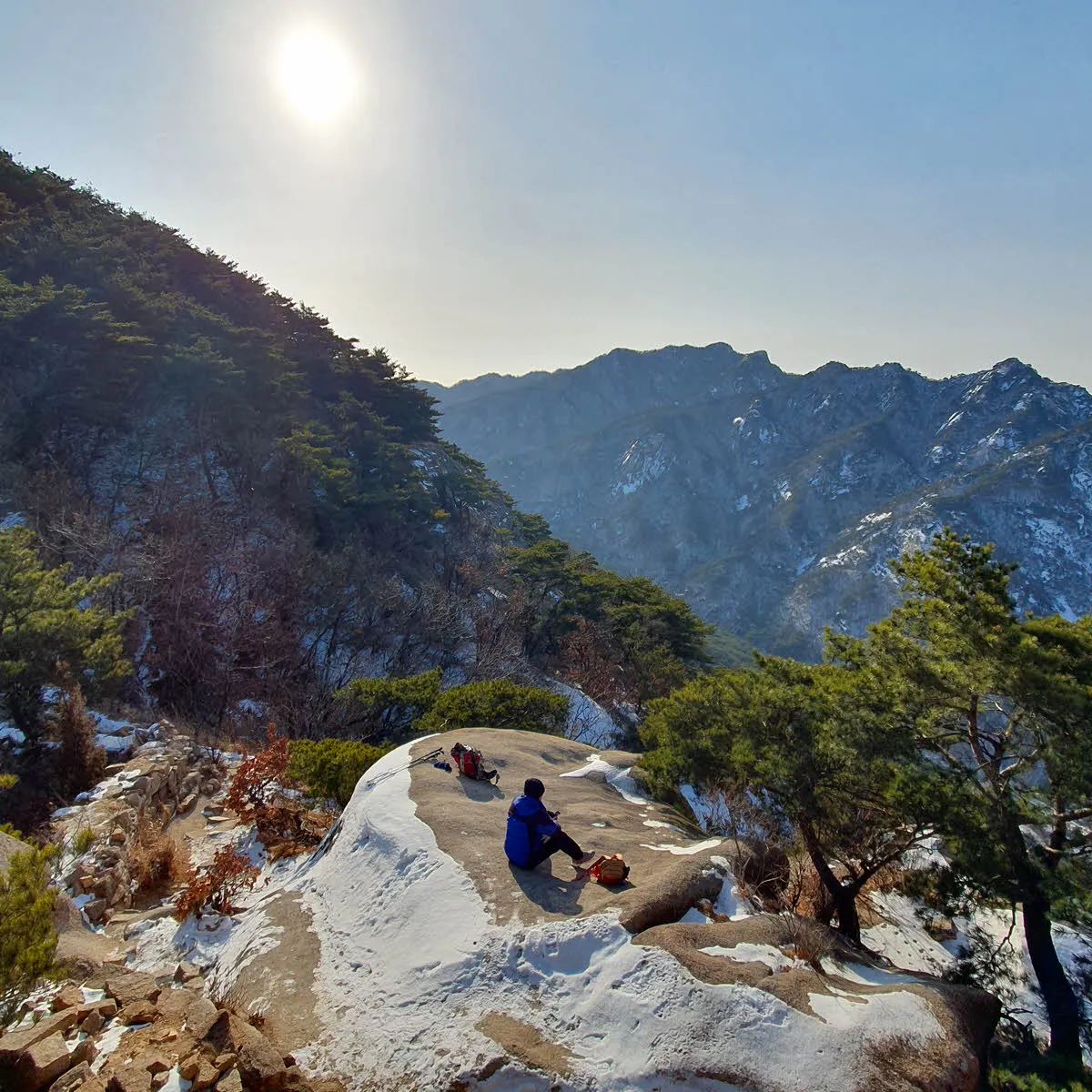 암봉과 원효봉 사이. 휴식하기에 정말 좋다.
