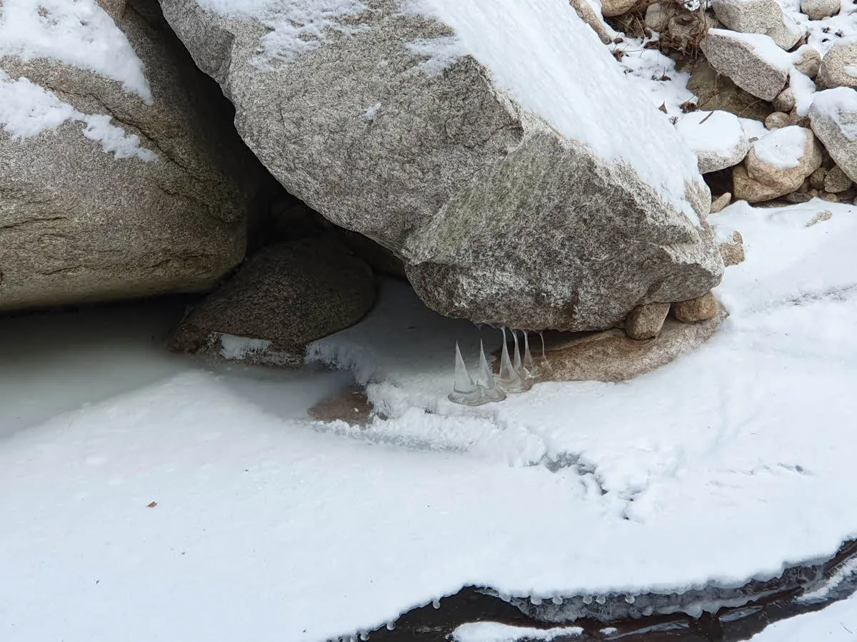거꾸로 자라는 고드름