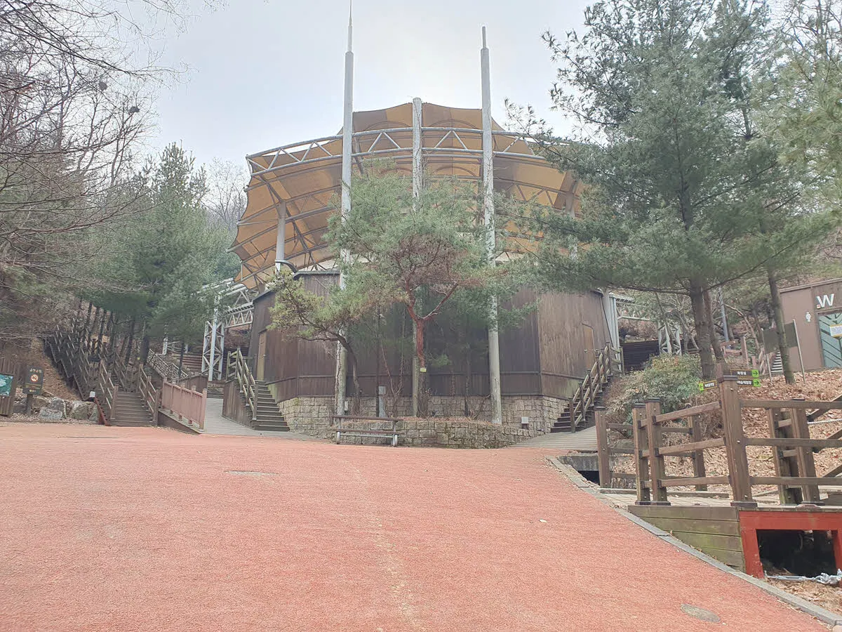 도덕산 공원 야외 무대