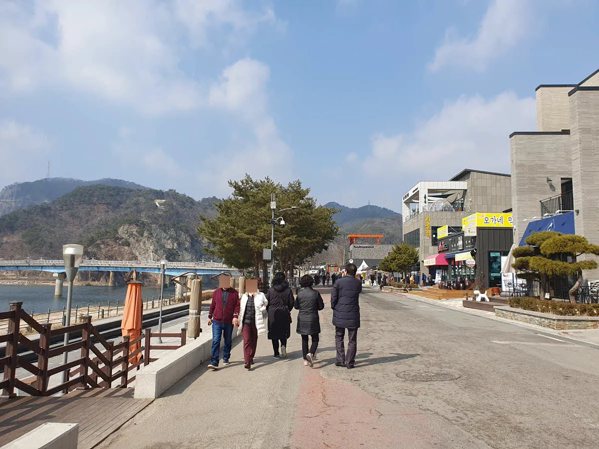 소금산 출렁다리 가는 길