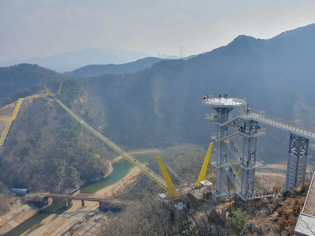 소금산 울렁다리와 스카이타워