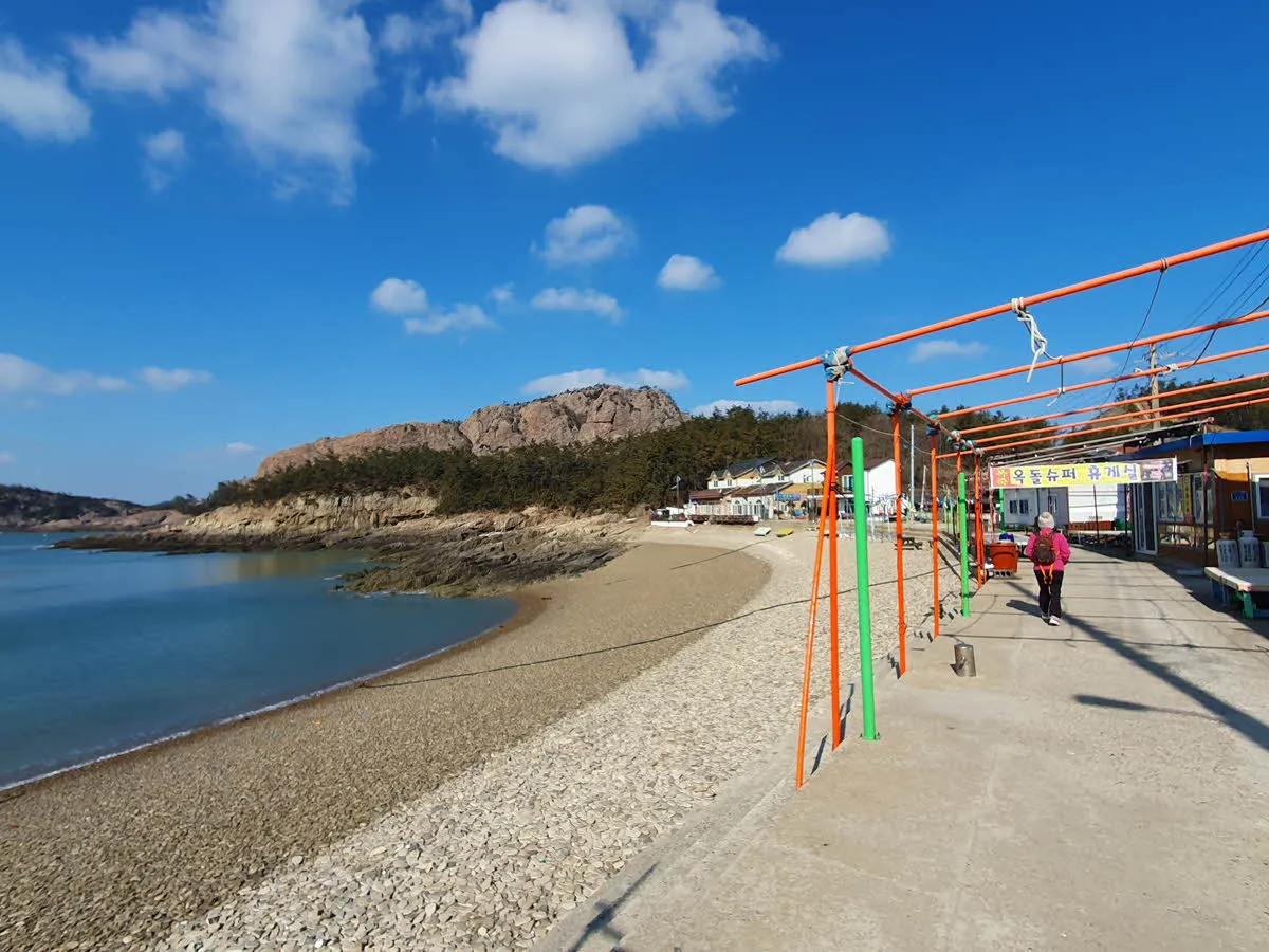 옥돌해변과 선유봉