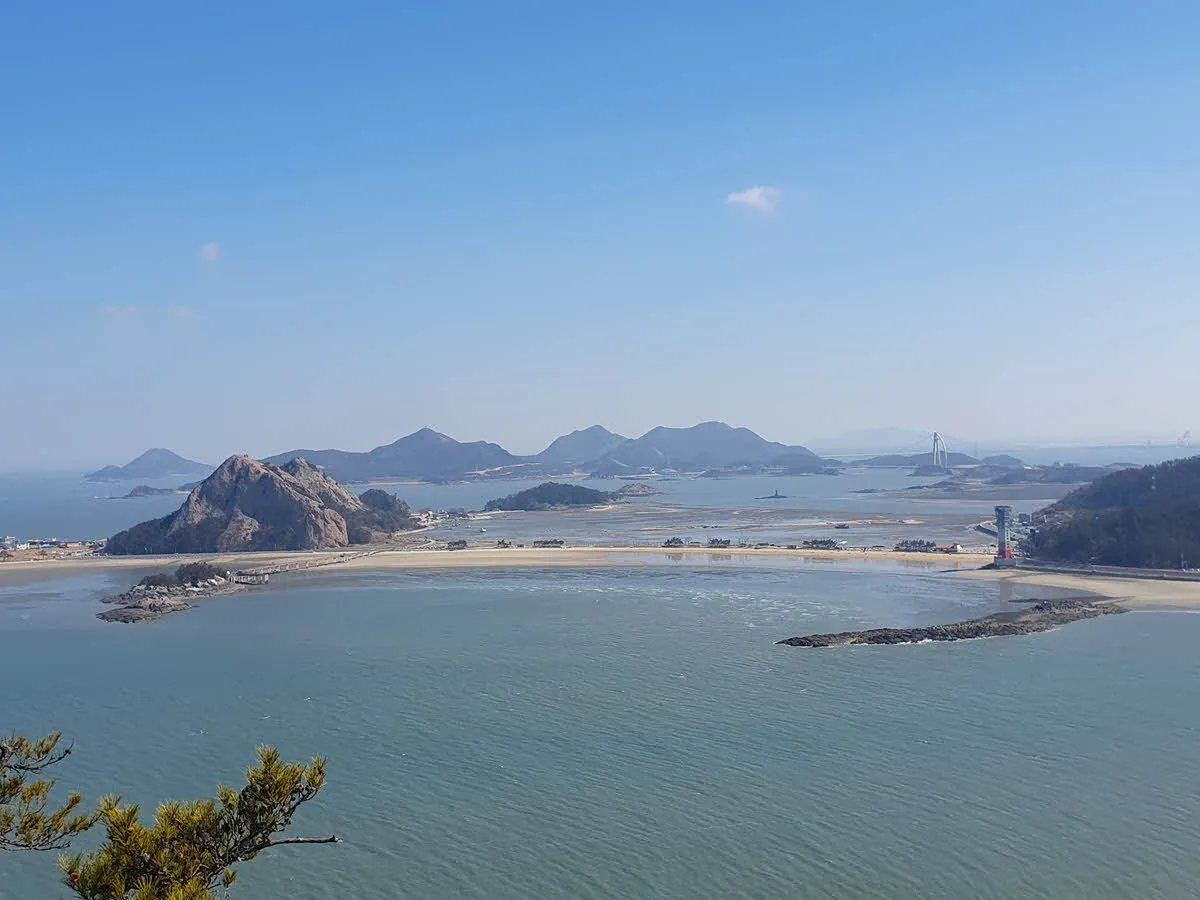 대장봉에서 바라본 망주봉과 선유도해수욕장