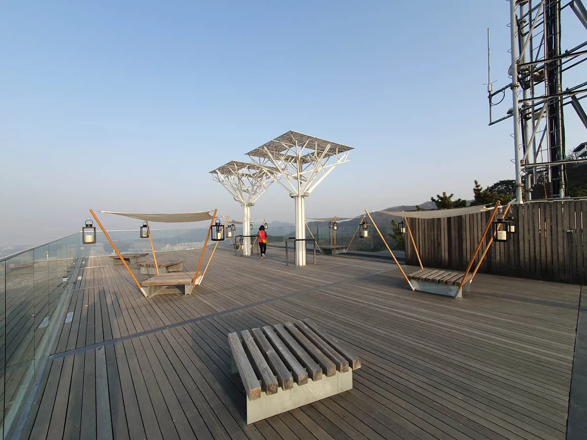 앞산 케이블카 하행 탑승장 옥상에 있는 전망대