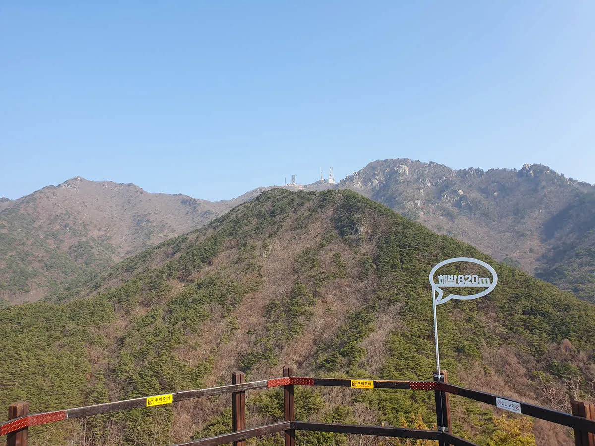 팔공산 케이블카 정상역에서 바라본 비로봉