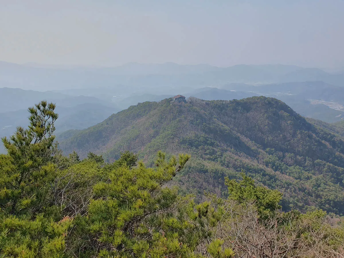 팔공산 낙타봉에서 바라본 팔공산 케이블카 정상역