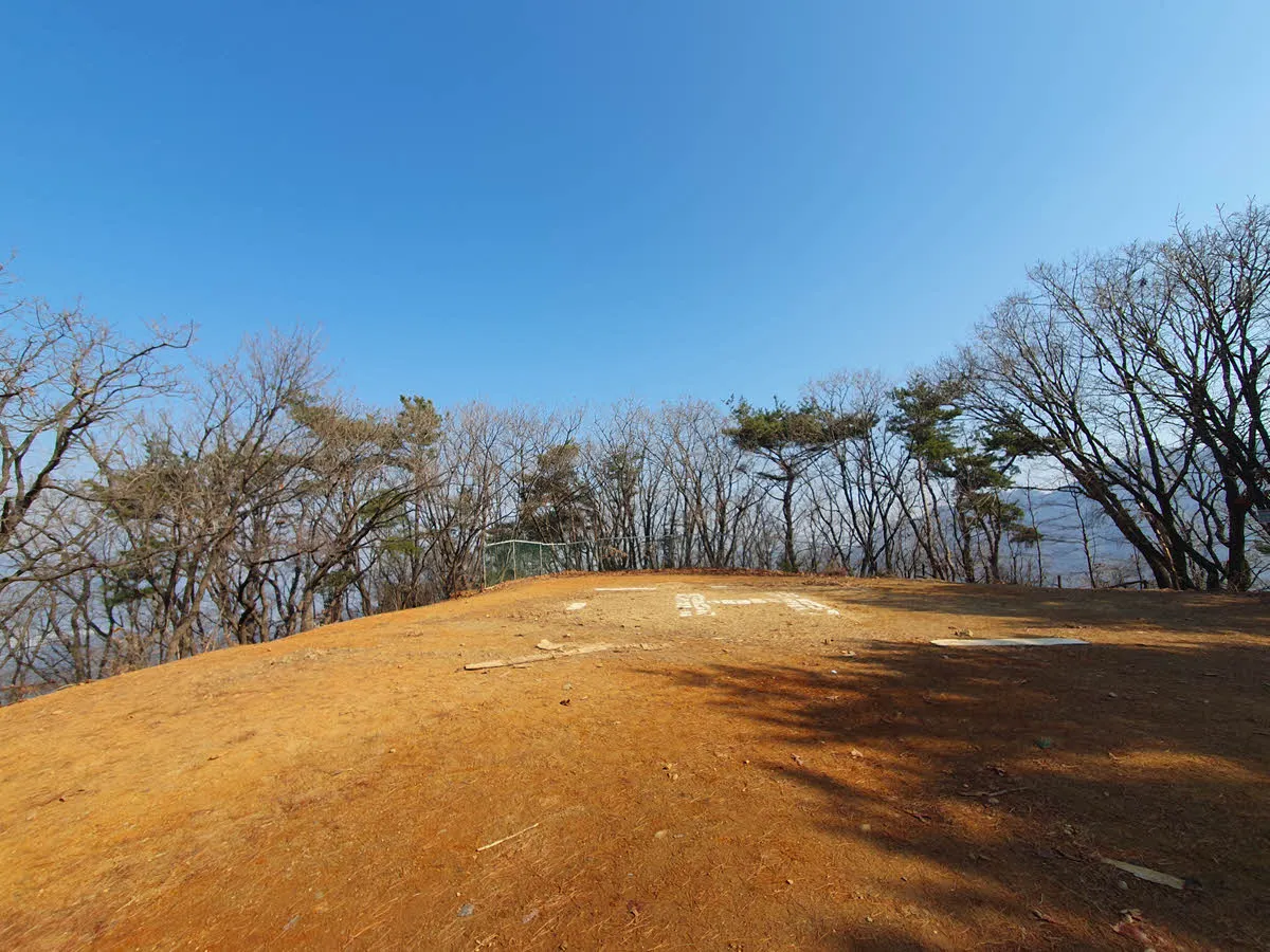 청계산 가는 길의 헬리포트