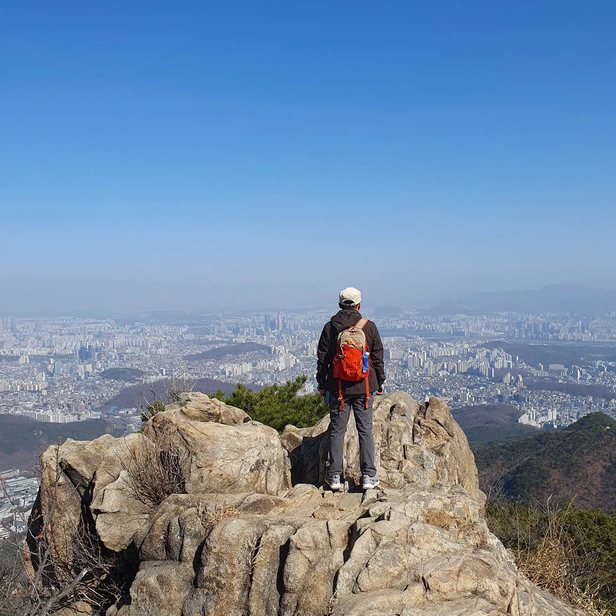 관악문 방면 암봉에서 바라본 서울 (여의도 방면)