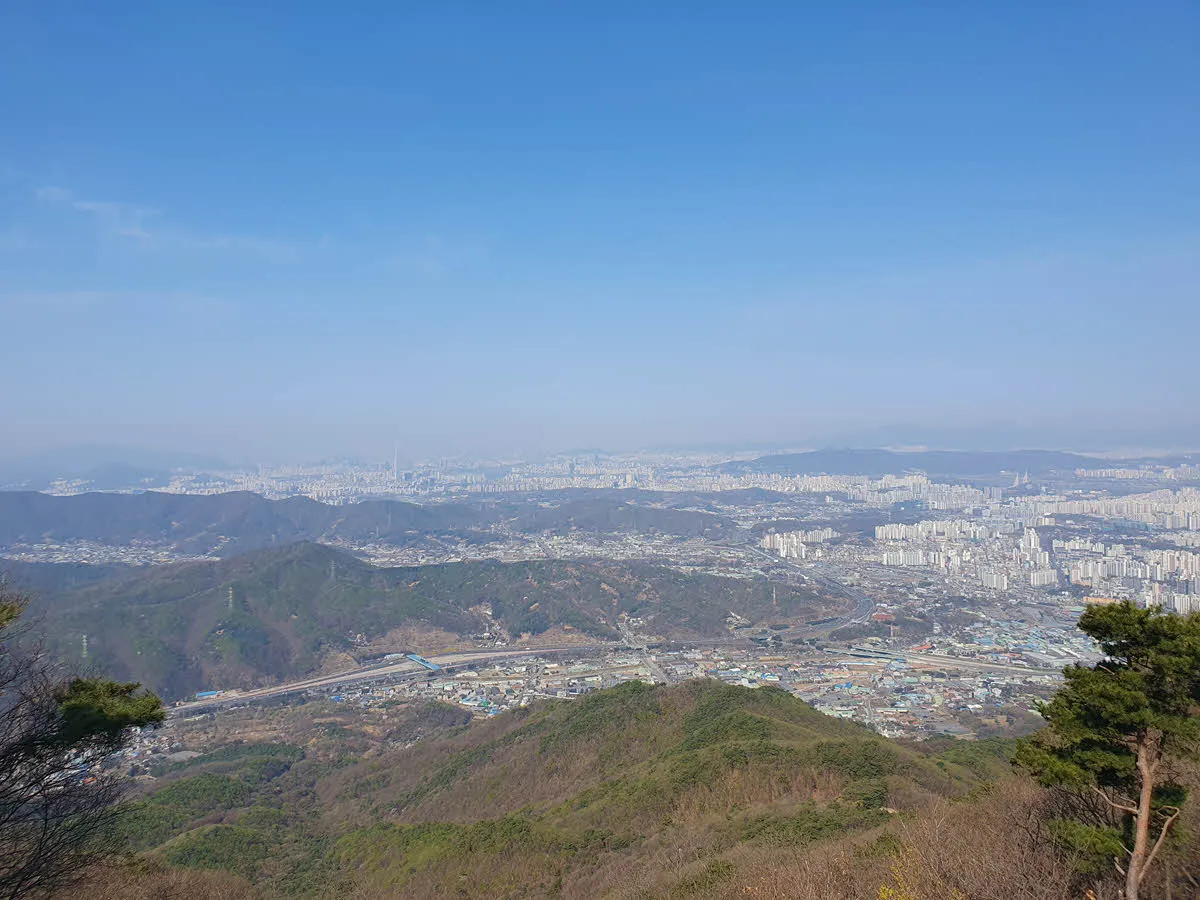 검단산 정상 서쪽 전망대에서 본 풍경