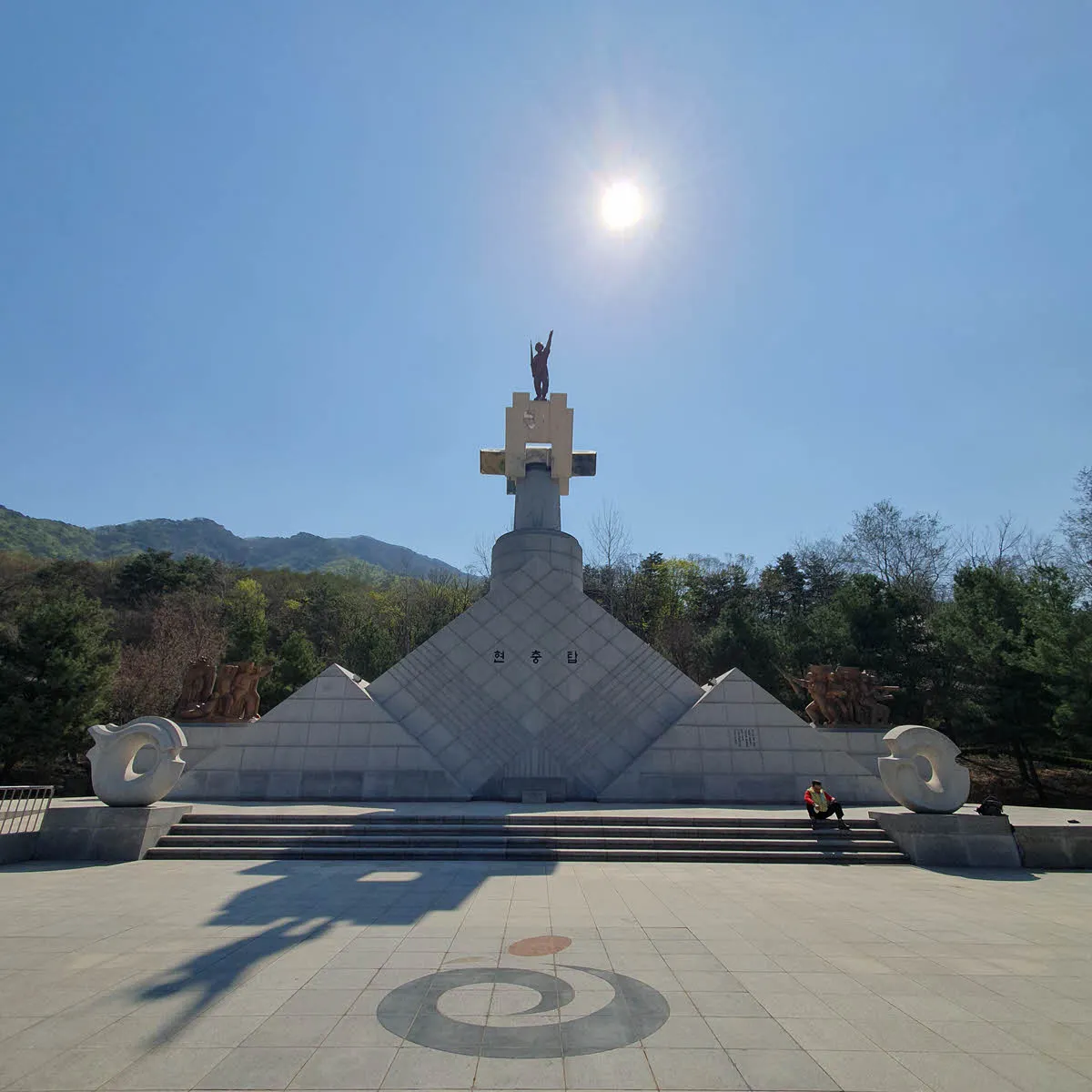 검단산 현충탑