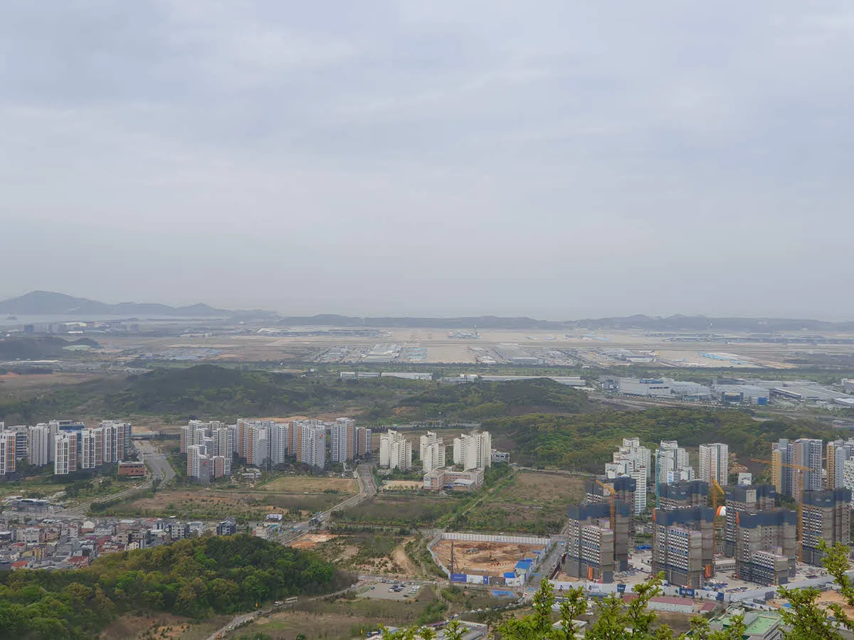 백운산에서 바라본 인천공항과 활주로