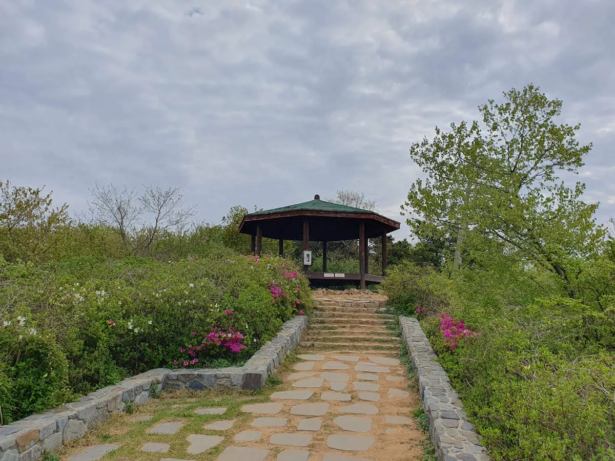 백운산 정상의 정자