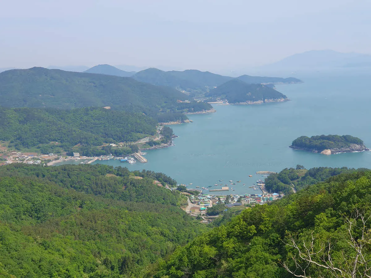 금오산에서 내려다 보이는 율림마을