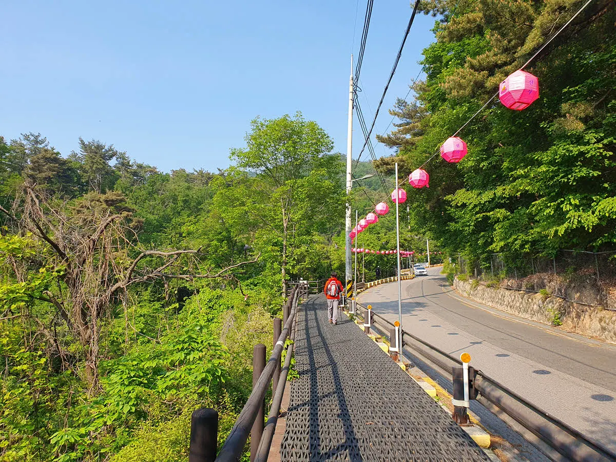 경사도가 꽤 높은 길이다