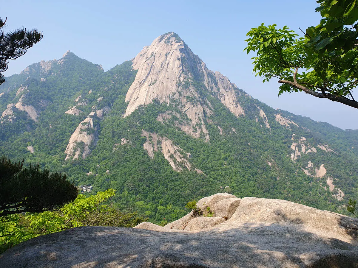 북한산 인수봉과 망경대