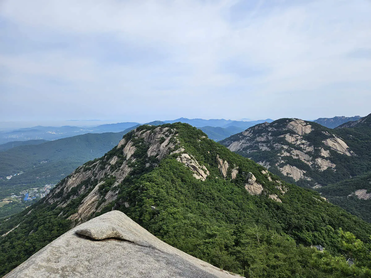 용출봉에서 바라본 의상봉, 원효봉