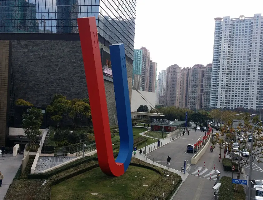 상하이 여행의 핵심코스인 난징동루와 푸둥 도심 여행