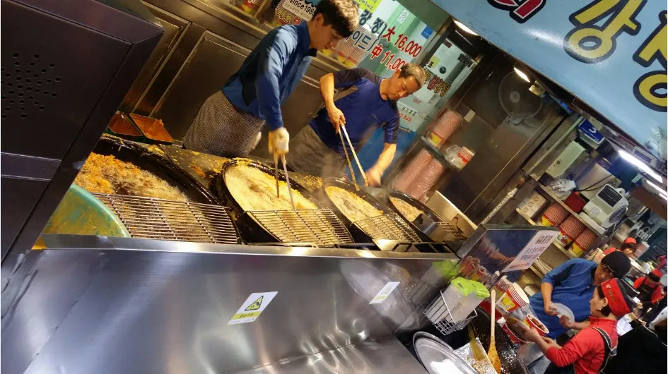 인천의 명물인 신포시장의 신포닭강정 맛보기