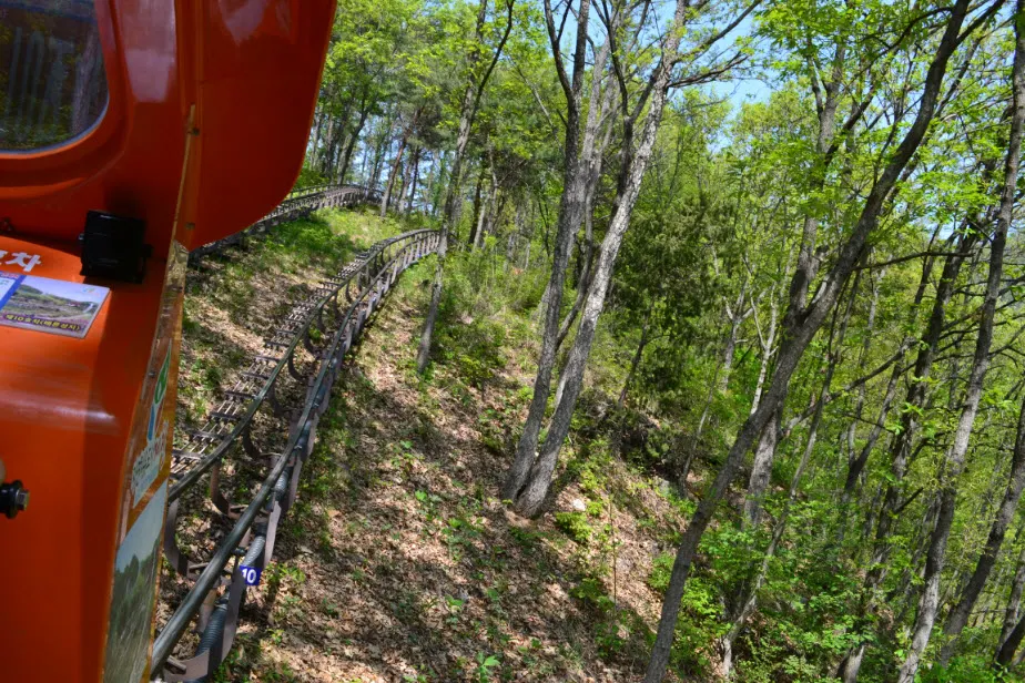 제천 비봉산의 청풍호 관광모노레일