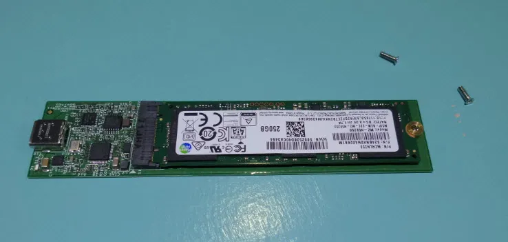 M2 SSD를 외장하드로 만들어주는 케이스 (Transcend TS-CM80S)