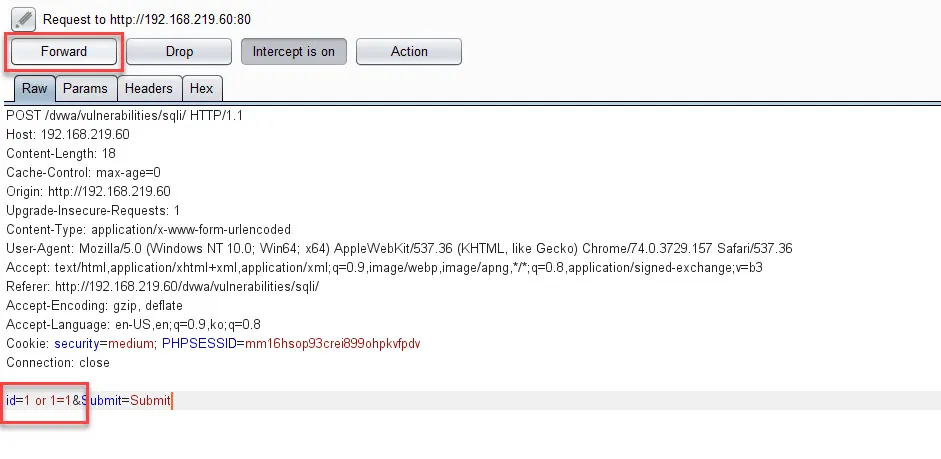 버프스위트에서 브라우저의 입력값을 가로챈 다음 조작(SQL 인젝션)하여 전송한 화면 