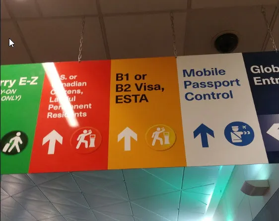 댈러스 포트워스 국제공항 입국 심사장 안내표지판