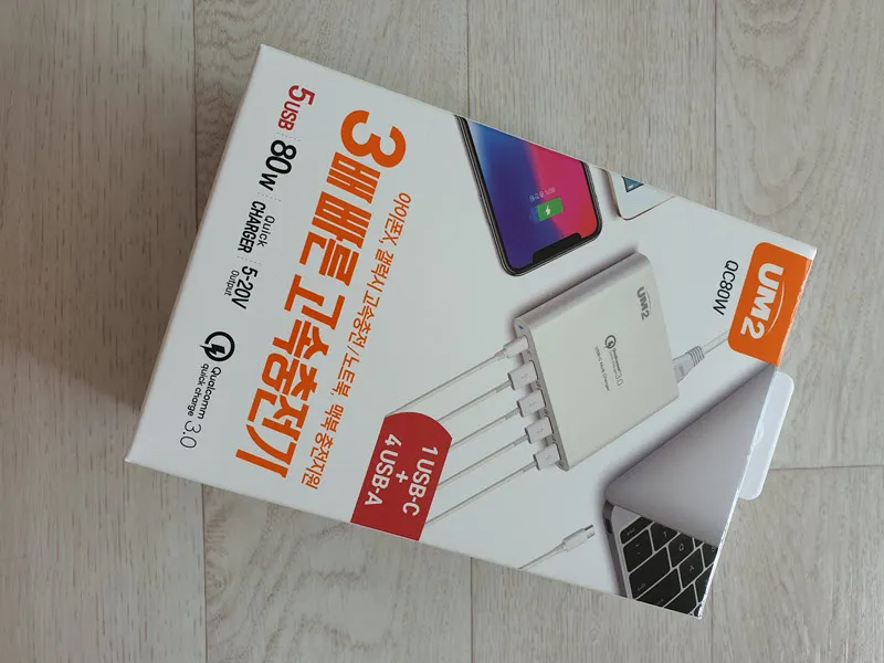 노트북과 스마트폰을 동시에 충전할 수 있는 멀티 충전기- UM2 QC80W