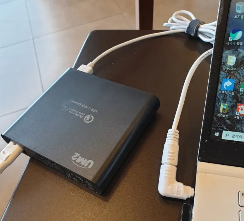 무상 교환 받은 UM2 멀티 충전기