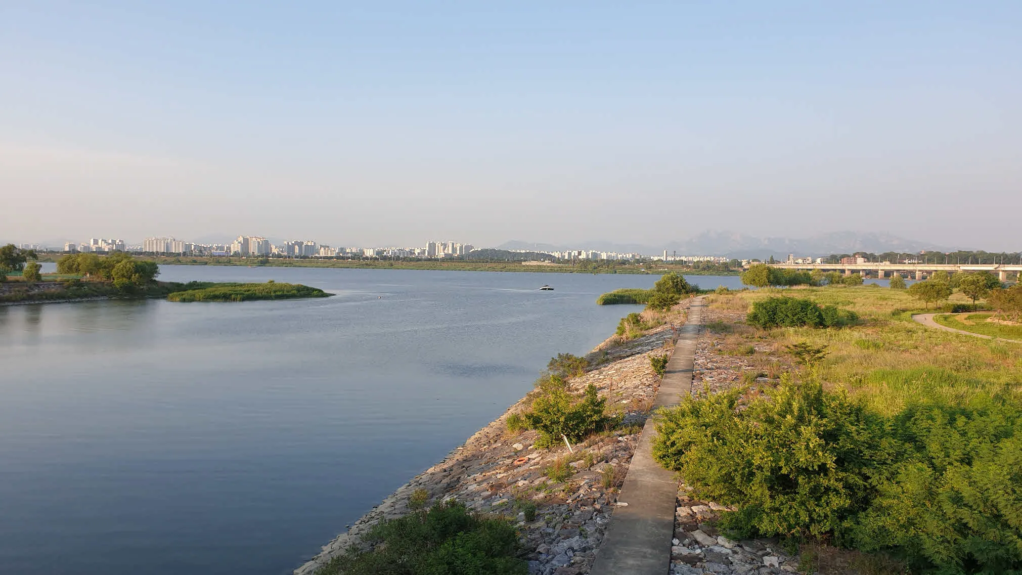 아라한강인증센터에서 본 아라뱃길과 한강