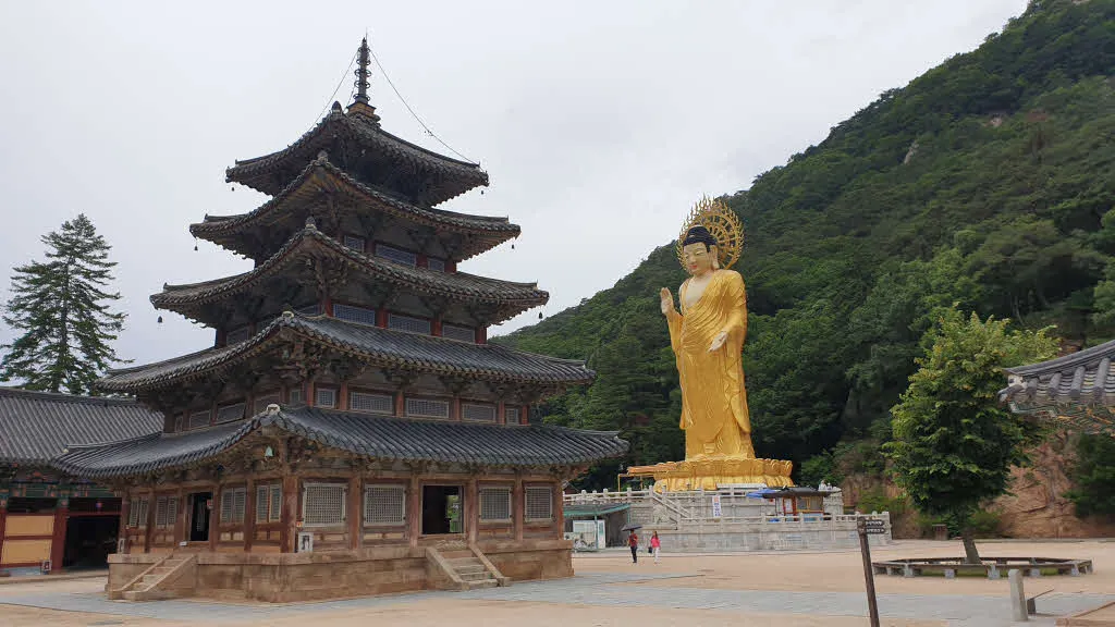 속리산 팔상전과 금동미륵대불