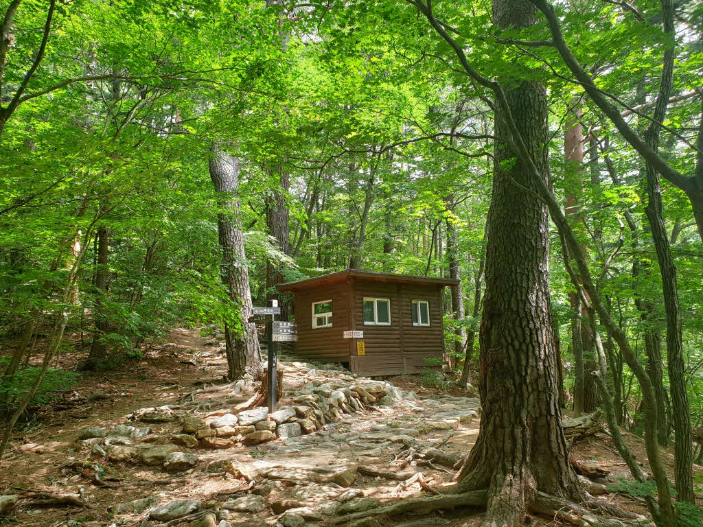 오세암과 봉정암으로 갈라지는 영시암 분기점