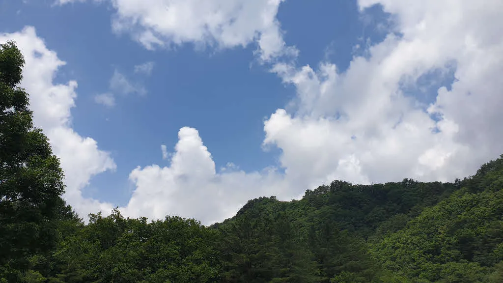 영시암 즈음에서 보여주는 푸른 하늘