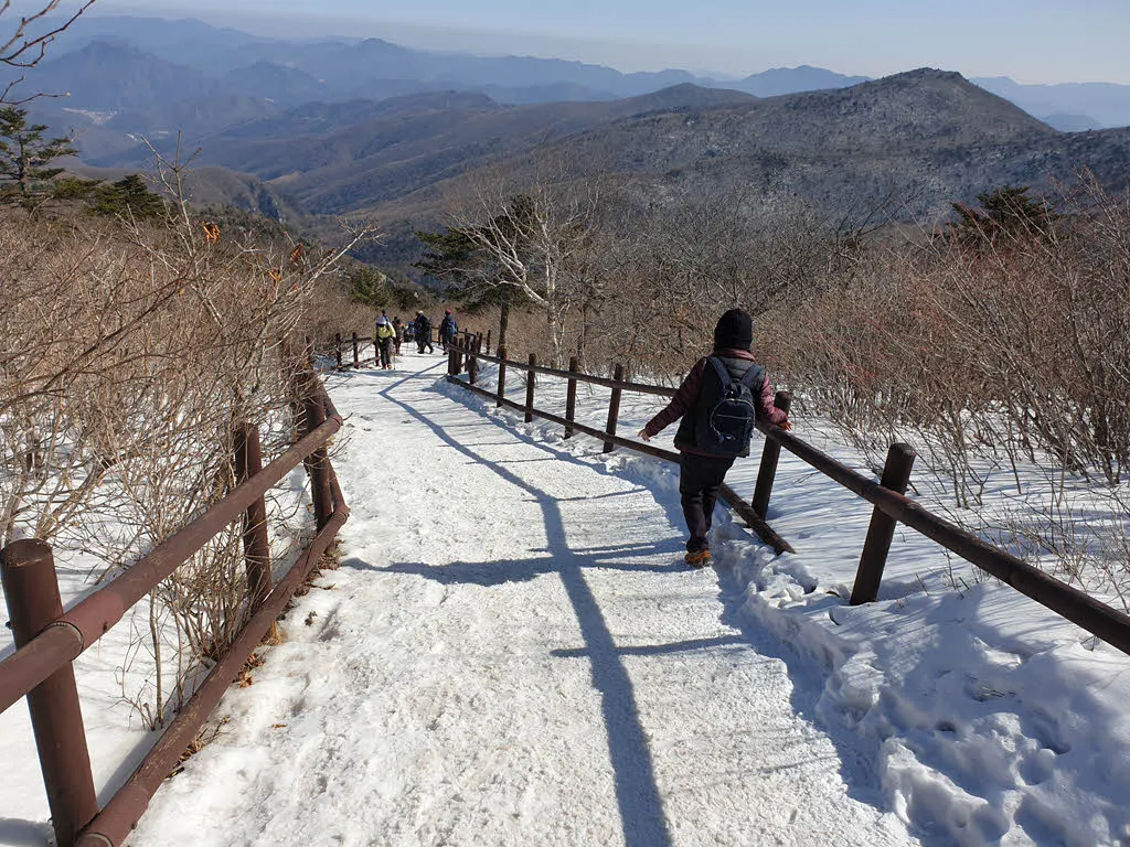 천제단에서 망경대, 반재, 당골광장으로 내려가는 코스