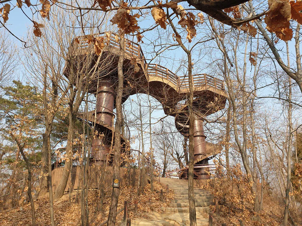 서울둘레길8-5코스에 있는 쌍둥이 전망대