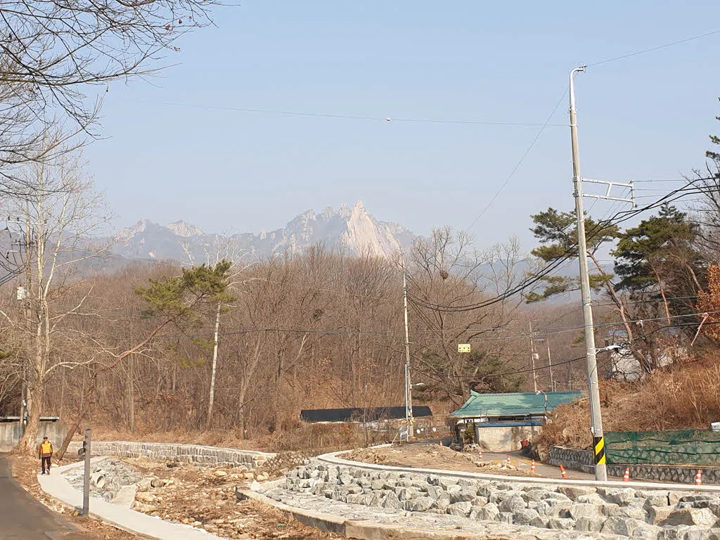 도봉옛길 초입에서 보이는 도봉산의 기암괴석