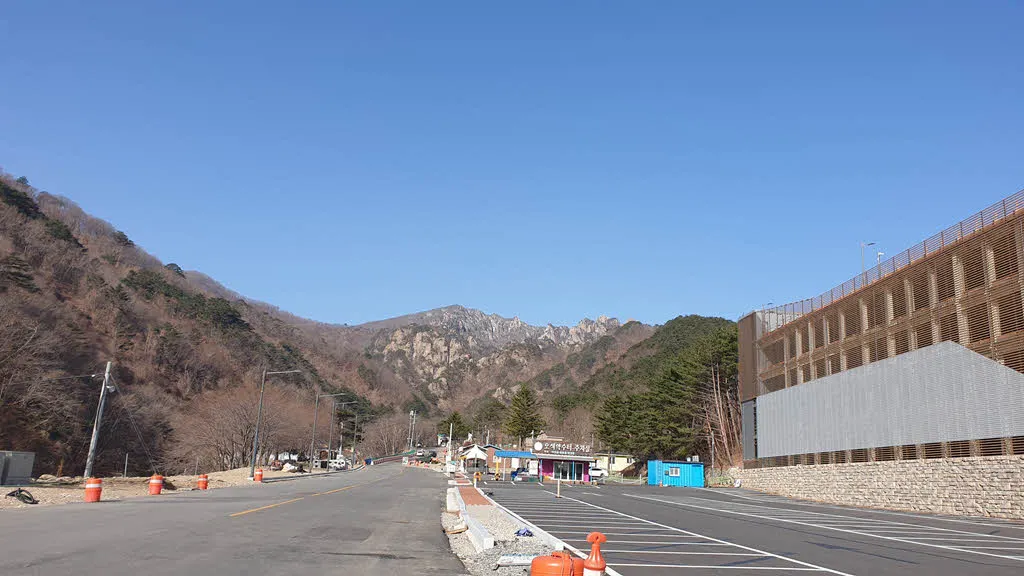 설악산 오색약수 입구 주차장