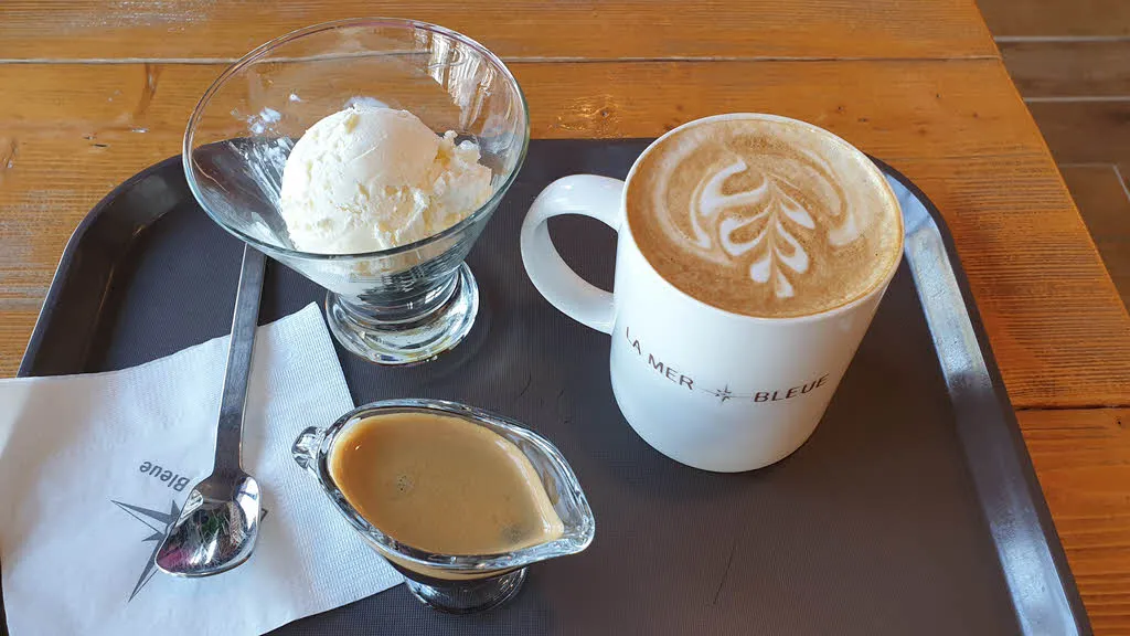 라메블루카페의 아포가토와 카페라떼