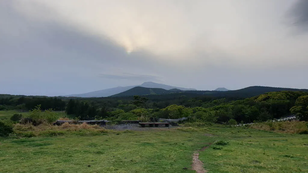 머체왓숲길에서 보이는 한라산