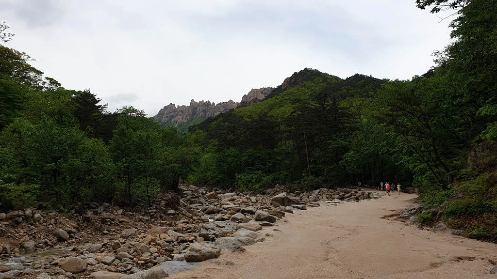 구름이 걷히는 설악산