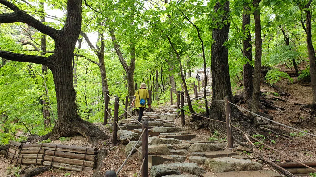 흔들바위 가는 길