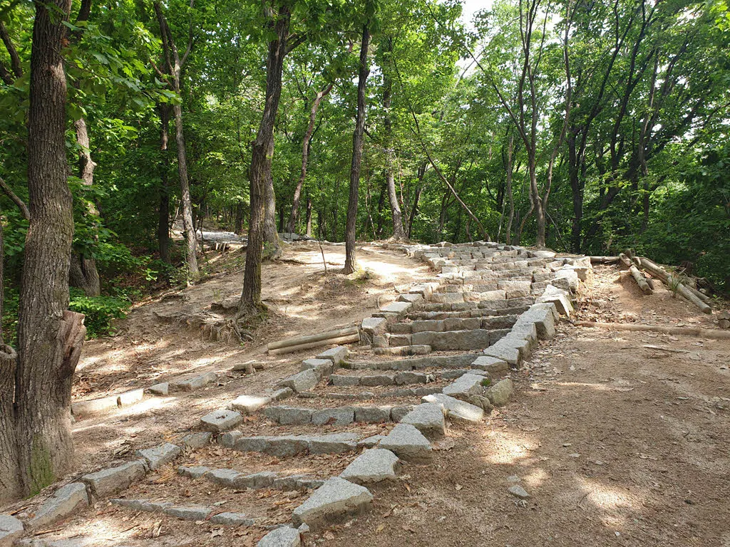 당고개 공원으로 내려가는 길