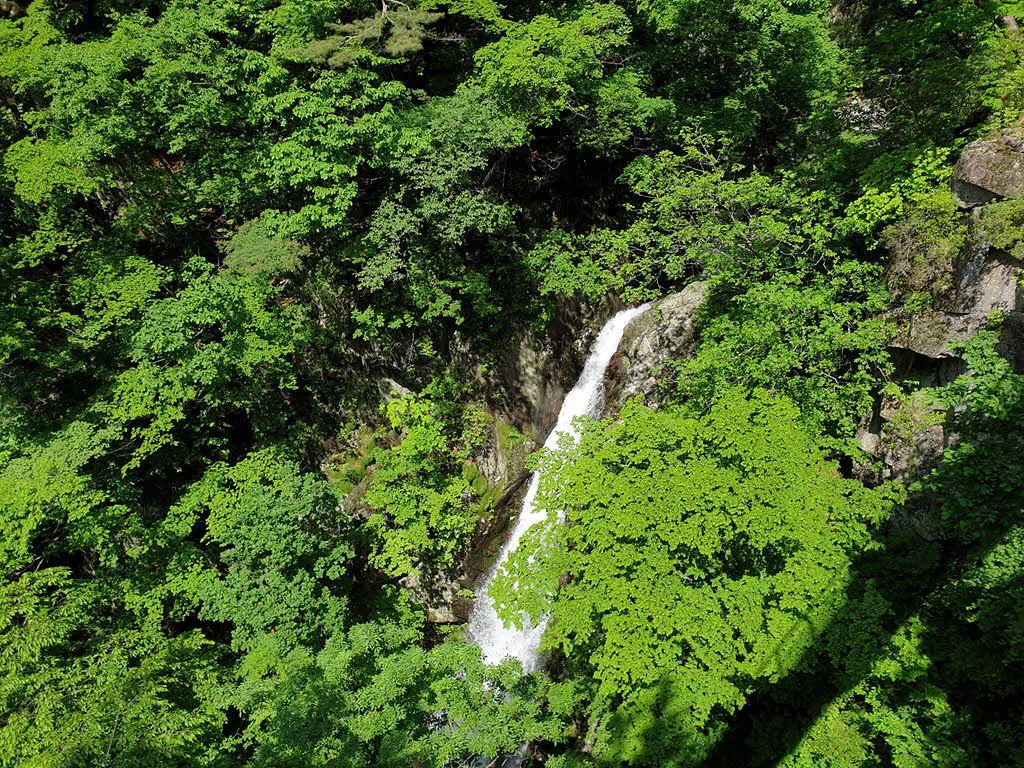 구름다리에서 바라본 희방폭포