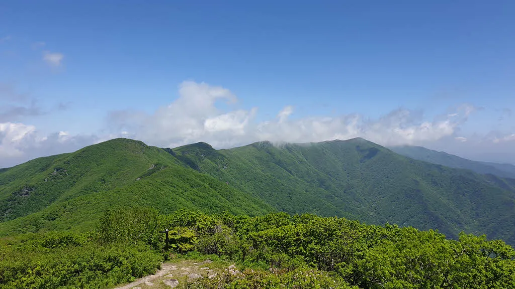 연화봉에서 바라본 제1연화봉, 비로봉 그리고 국망봉