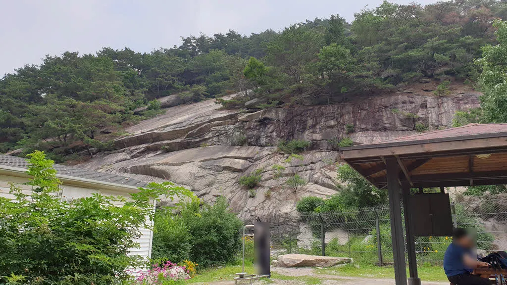 불암산은 산 전체가 하나의 바위인가?