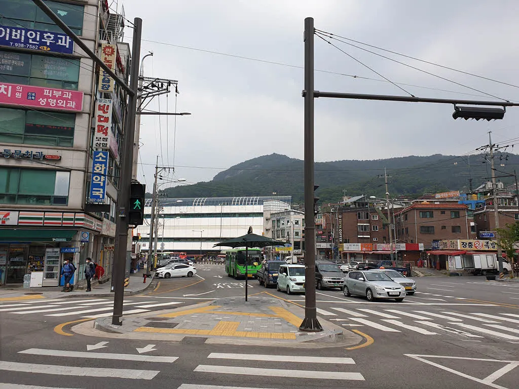 멀리 보이는 당고개역